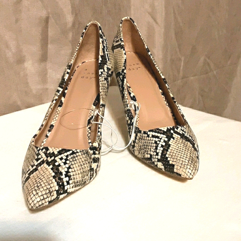 Heels - Picture 2 of 4